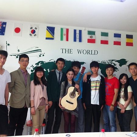 798 International Youth Hostel Jinan Eksteriør billede